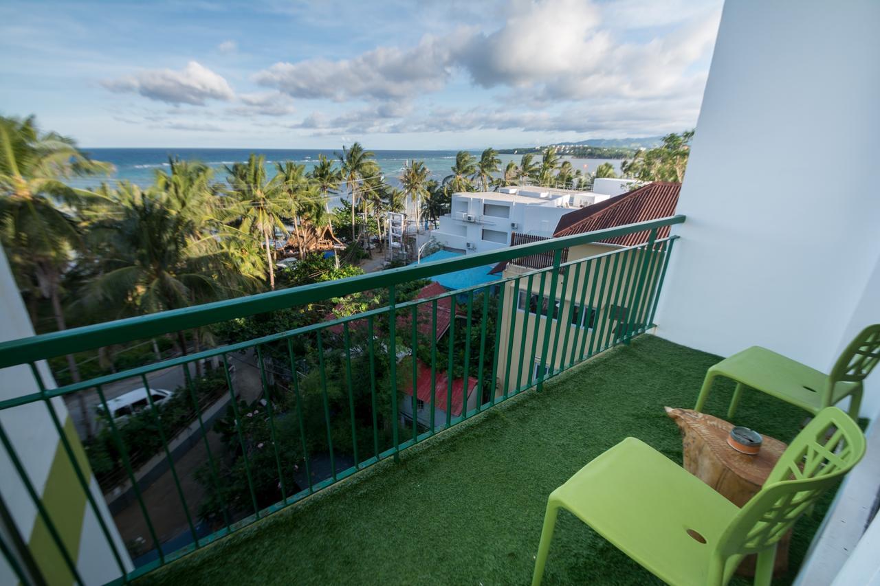 Luxeview Hotel Balabag  Buitenkant foto