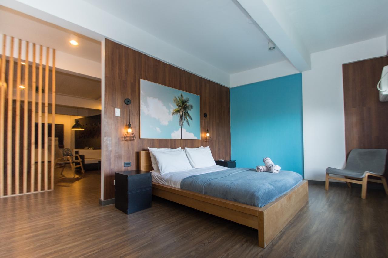 Luxeview Hotel Balabag  Buitenkant foto