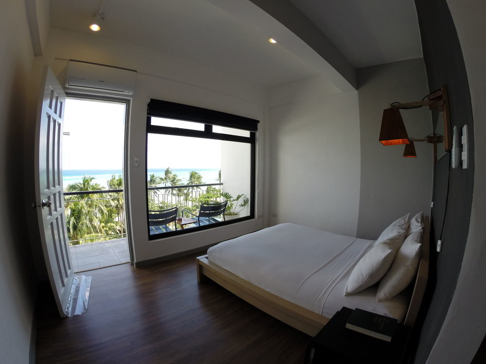 Luxeview Hotel Balabag  Buitenkant foto