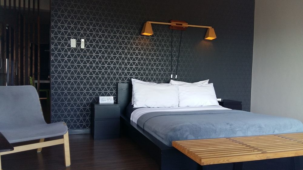Luxeview Hotel Balabag  Buitenkant foto