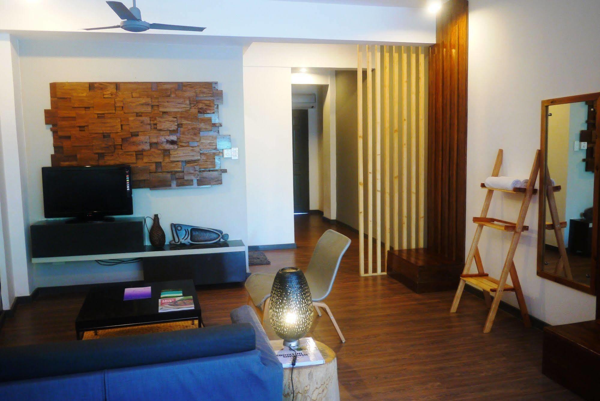 Luxeview Hotel Balabag  Buitenkant foto