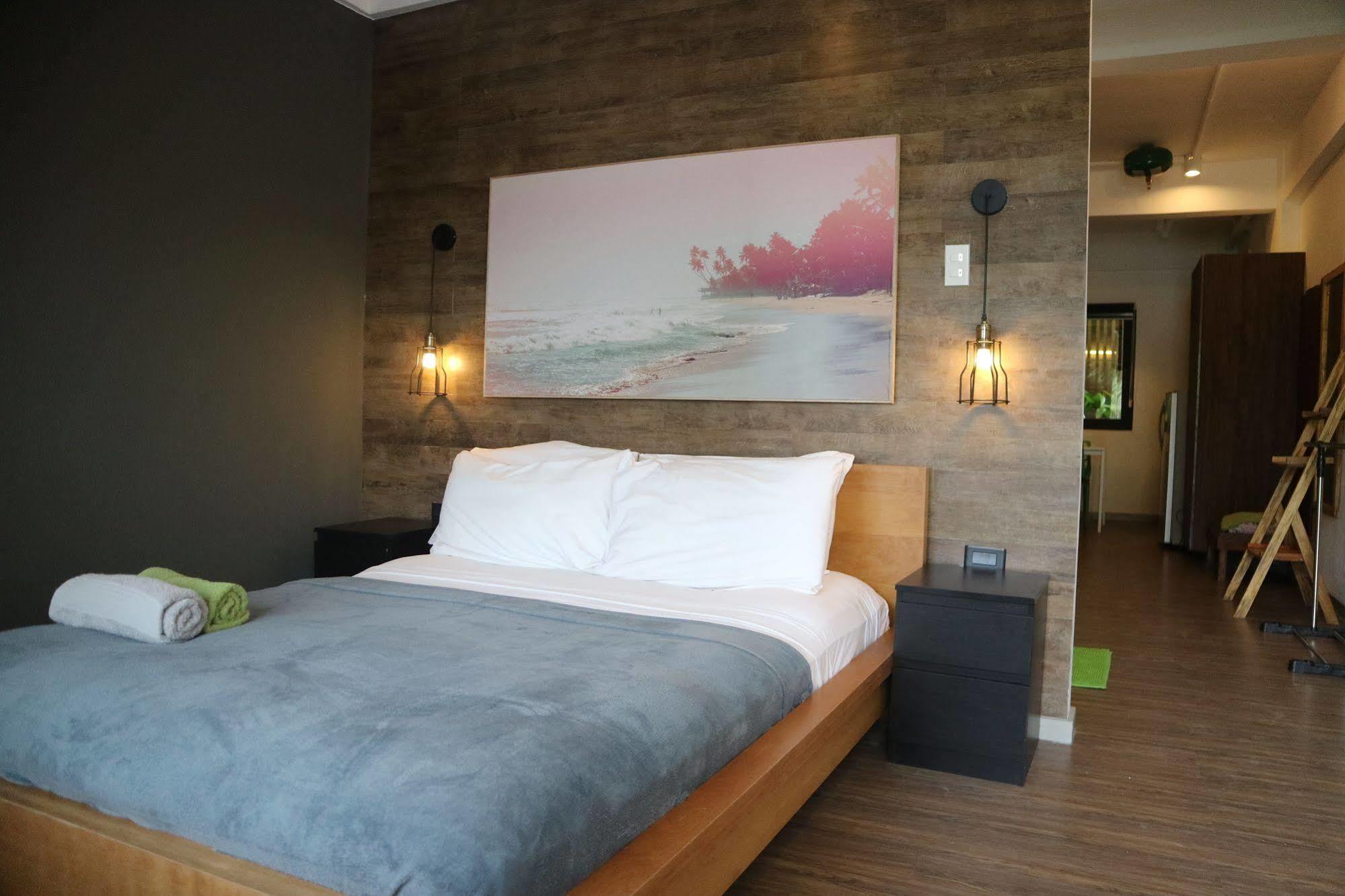 Luxeview Hotel Balabag  Buitenkant foto