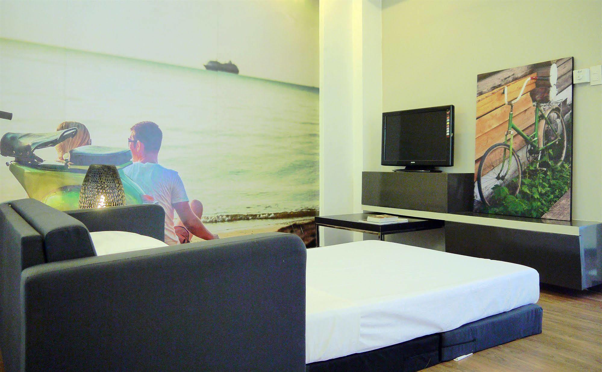 Luxeview Hotel Balabag  Buitenkant foto